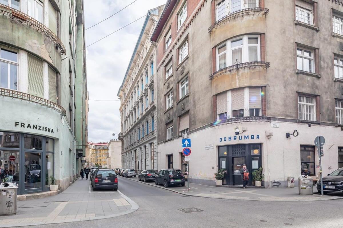 Super Central New Studio Budapest Esterno foto